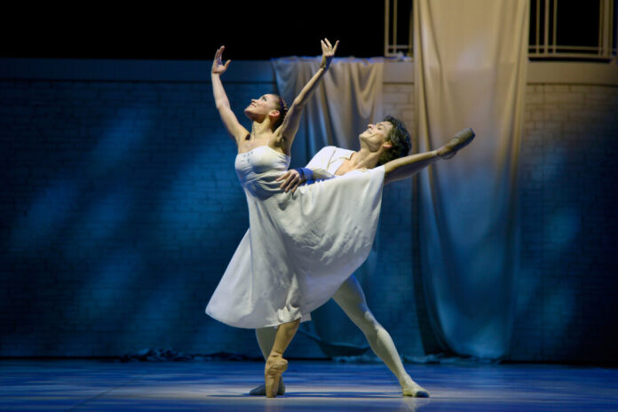 Die Essener Aalto-Compagnie zeigt das Ballett nach Shakespeares berühmter Liebestragödie. Foto: Bettina Stöß