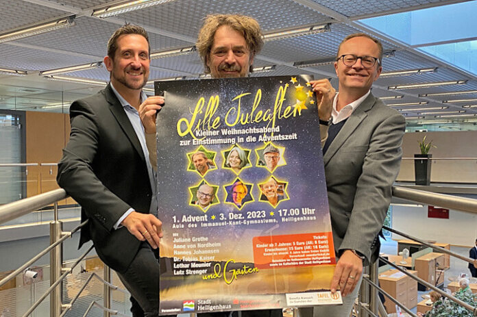 Thomas Meuser (Kreissparkasse) mit den Musikern und Konzertorganisatoren Hannes Johannsen und Lutz Strenger. Foto: privat