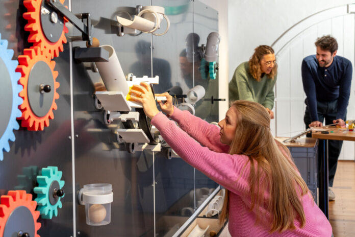 An mehreren Abenden darf getüftelt werden in der Textilfabrik Cromford. Foto: LVR-ZBM/Stefan Arendt