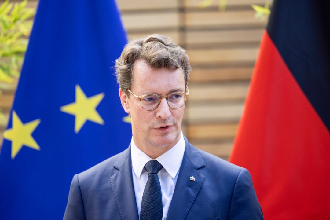 Hendrik Wüst (CDU), Ministerpräsident von Nordrhein-Westfalen, spricht bei einem Termin.