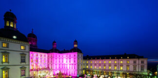 Weihnachtsmusik, funkelnde Lichter und verführerische Düfte: Der Markt am Schloss Bensberg. Foto: Ulrik Eichentopf