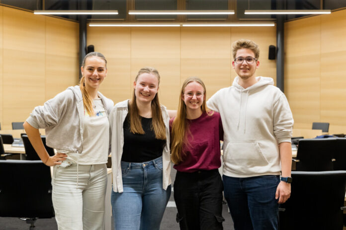 Magdalena Lepper, Finja Reuter, Bibiana Rudakowski und Konstantin Westhoff. Foto: Maik Grabosch