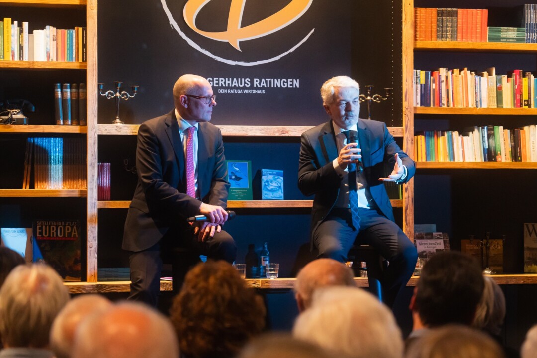 Peter Beyer MdB und Professor Masala im Gespräch im Bürgerhaus Ratingen. Foto: Open Minds