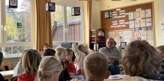 Peter Beyer liest an der Grundschule Kuhstraße anlässlich des Vorlesetages. Fotorechte: Peter Beyer