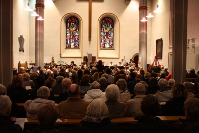 Die Musikschule lädt wieder zum Adventskonzert in die evangelische Stadtkirche ein. Foto: Stadt Ratingen/Archiv