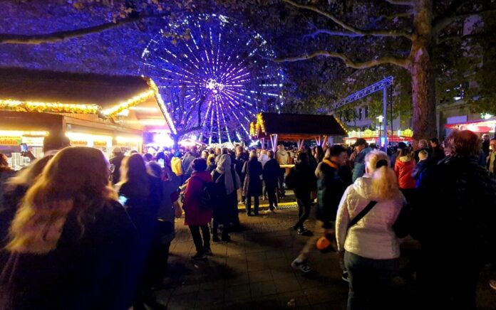 Der Essener Weihnachtsmarkt lockt viele Besucher an - zu dem Vorfall kam es nach Ladenschluss. Foto: Volkmann