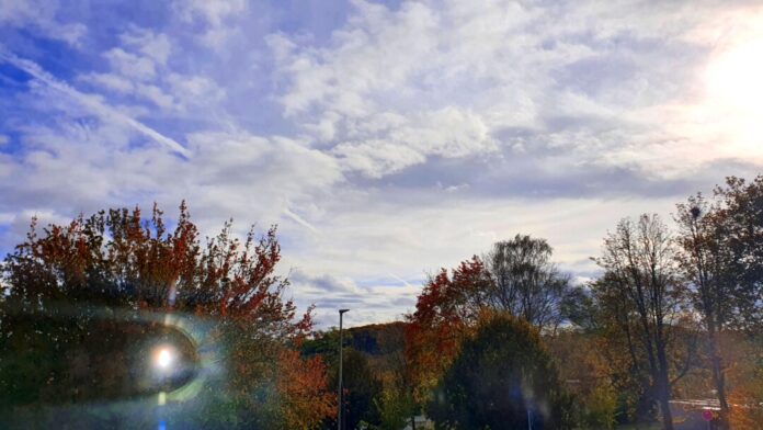 Wechselhaft mit sonnigen Phasen gestaltet sich das Wetter derzeit. Es wird allerdings windig. Foto: Volkmann