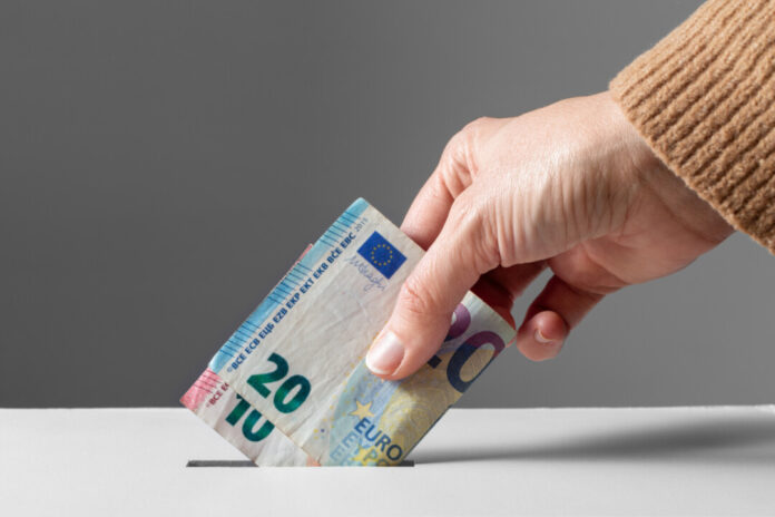 Beim Spenden sollte man auf einige wichtige Dinge achten. Foto: VZ NRW/adpic