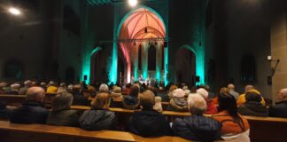 Der irische Abend in der Kirche kam offensichtlich gut an - die Bänke waren voll. Foto: privat