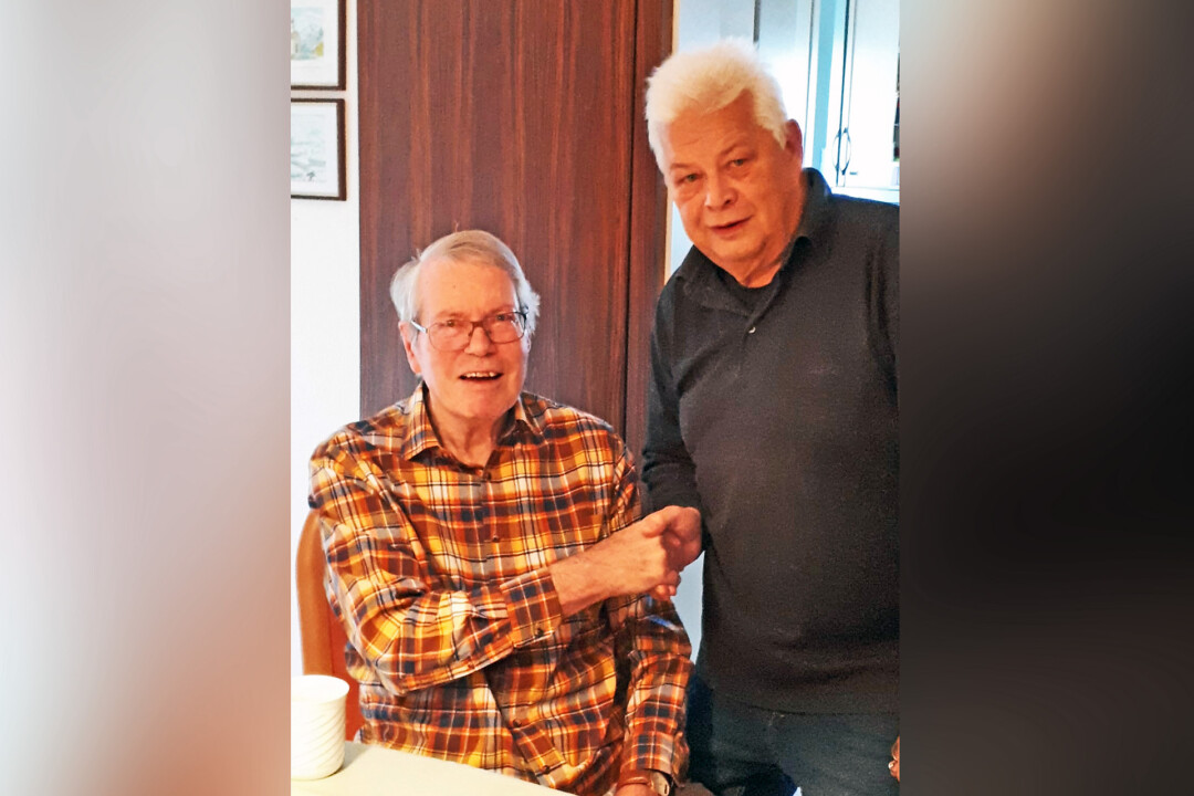 Glückwünsche für den Ehrenvorsitzenden: Heinz-Werner Backhaus mit Thomas Stockter. Foto: privat