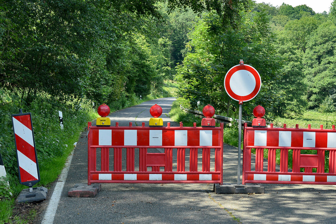 Die Straße ist für den Verkehr gesperrt. Symbolfoto: Mathias Kehren