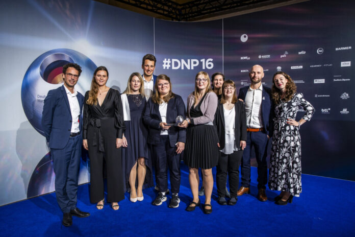 Vertreter des Organisationskomitees Special Olympics World Games Berlin 2023, Special OIympics Deutschland und Athleten (l-r): Sven Albrecht, Pia Horenkamp, Sarah Splinter, Louis Kleemeyer, Sophie Rensmann, Natascha Wermelskirchen, Sarah Rauch, Stefanie Wiegel, Jan Neubert, Bettina Lehmann. Foto: Special Olympics Deutschland / Sarah Rauch