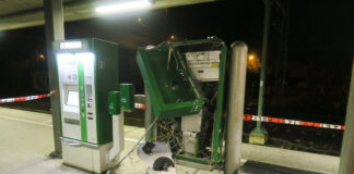 Der Ticketautomat war erheblich beschädigt worden. Foto: Polizei