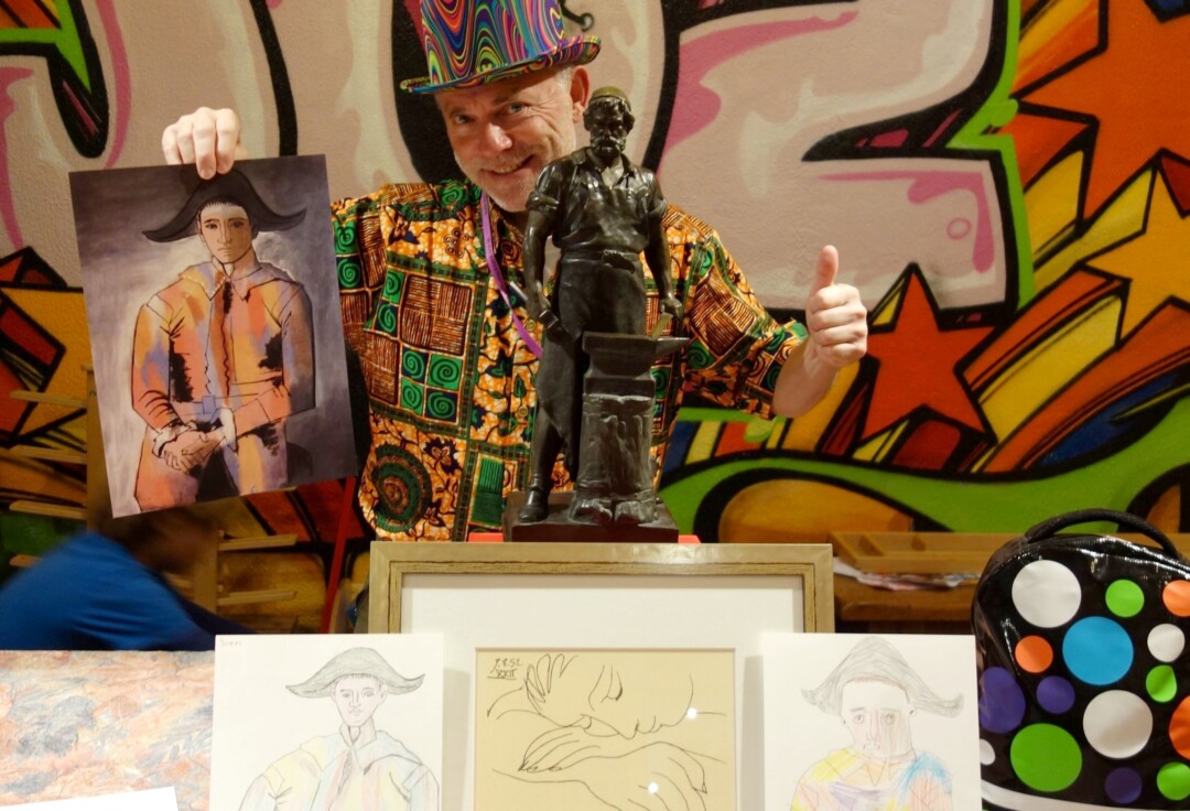 Michael Baaske zeigt Picassos Kunst, darunter der erste Preis für den Wettbewerb: Ein gerahmter Siebdruck aus der Serie "War and Peace" (1952). Foto: privat