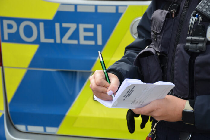 Die Polizei ermittelt nach einer Verkehrsunfallflucht: Foto: Polizei/Symbolbild