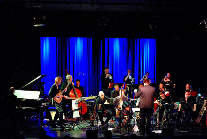 Das Essen Jazz Orchestra auf der Bühne. Foto: Kurt Rade