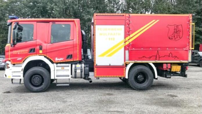 Mit dem neuen Gerätewagen Logistik kann die Wülfrather Feuerwehr jetzt noch schneller eine Löschwasserversorgung in den Außenbereichen der Stadt, die nicht flächendeckend mit Hydranten ausgestattet sind, sicherstellen. Foto: Ziegler