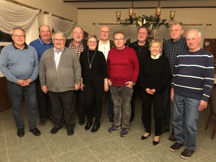 Die ehemaligen Schülerinnen und Schüler der Burgfeldschule haben sich getroffen. Foto: privat