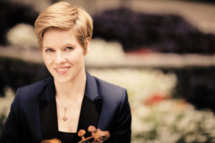 Isabelle Faust spielt in der Werdener Basilika Werk von Luigi Nono. Foto: Felix Bröde