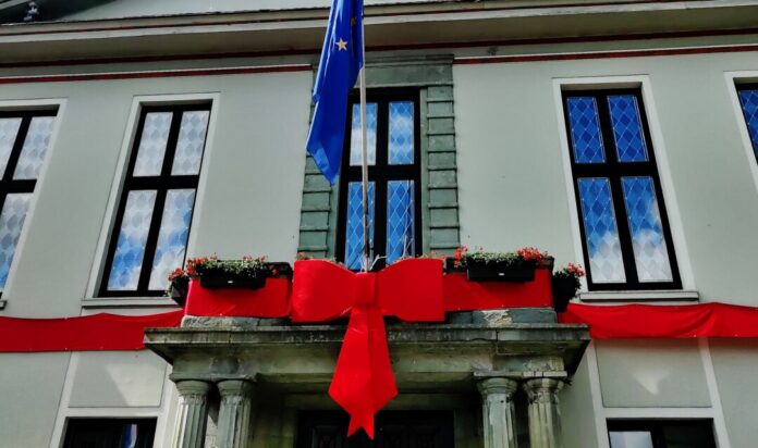 Das Rathaus wird in der Adventszeit zu einem großen Mitmach-Kalender. Foto: Stadt Heiligenhaus