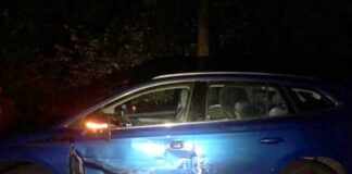 Einer der bei dem Unfall beschädigten Wagen. Foto: Polizei