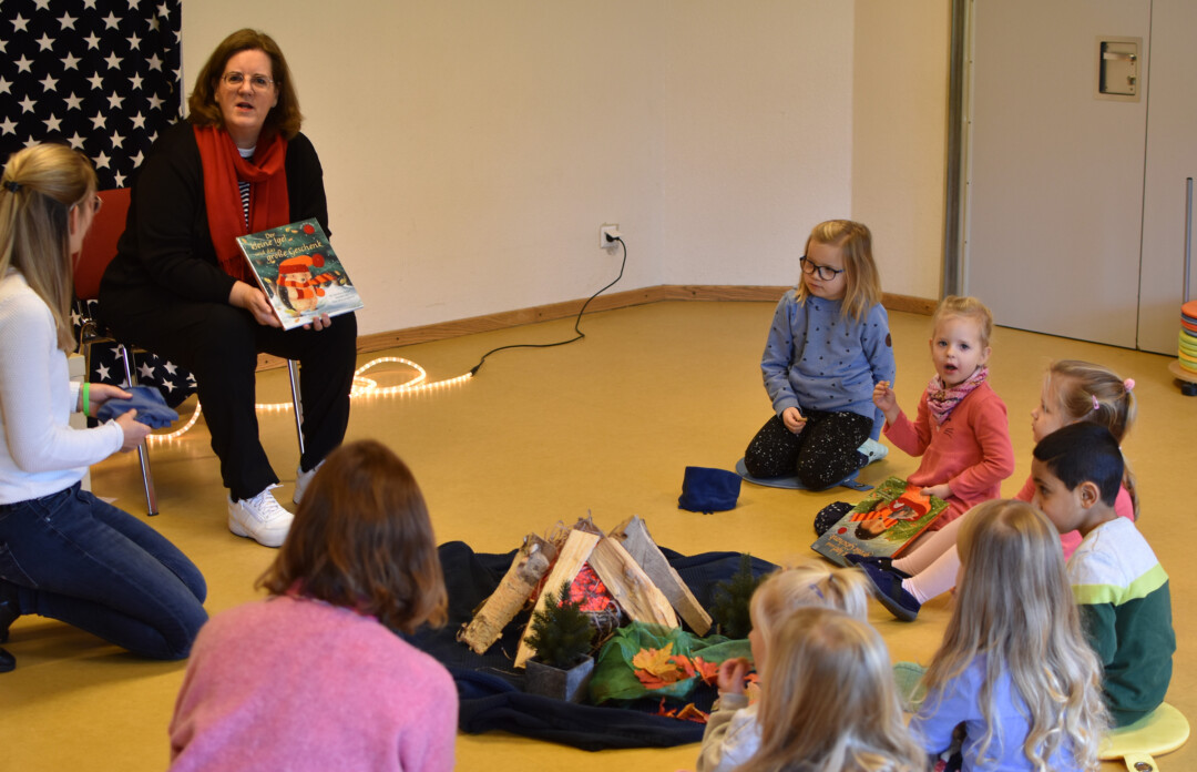 Die SPD-Abgeordnete Kerstin Griese las Kinder am bundesweiten Vorlesetag eine Geschichte vor. Foto: Büro Griese