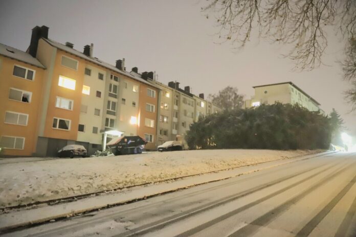 Wintereinbruch: Auf den Straßen kann es glatt sein. Foto: Volkmann