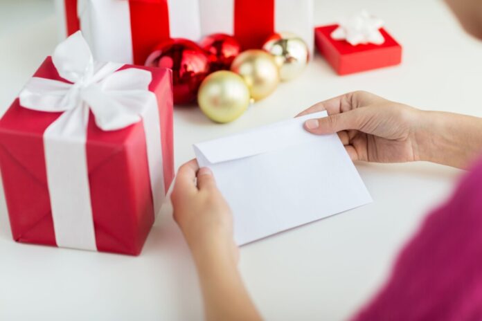 Geschenke per Post sind gefragt - die Versanddienstleiter haben vor den Weihnachtstagen alle Hände voll zu tun. Foto: VZ NRW/adpic