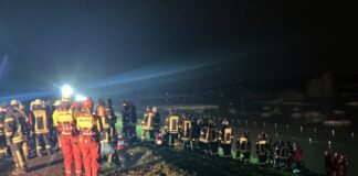 Einsatzkräfte der Mülheimer Feuerwehr helfen ebenso in Oberhausen wie Retter aus dem Kreis Mettmann. Foto: Feuerwehr Mülheim an der Ruhr