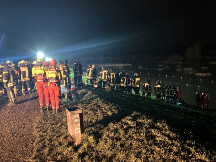 Einsatzkräfte der Mülheimer Feuerwehr helfen ebenso in Oberhausen wie Retter aus dem Kreis Mettmann. Foto: Feuerwehr Mülheim an der Ruhr