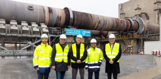 Thomas Perterer, Peter Liese, Klaus Wiener, Gilles Le Van und Matthias Weinberg im Lhoist-Kalkwerk Flandersbach in Wülfrath. Foto: Lhoist