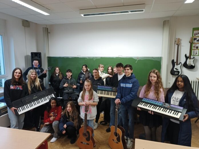 Die Schülerinnen und Schüler der Schule am Berg in Wülfrath sorgen musikalisch für Weihnachtsstimmung. Foto: privat