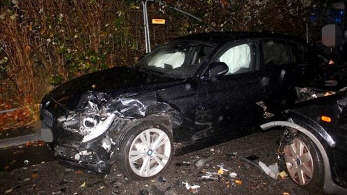 Die bei dem Crash in Ratingen beschädigten Autos. Foto: Polizei