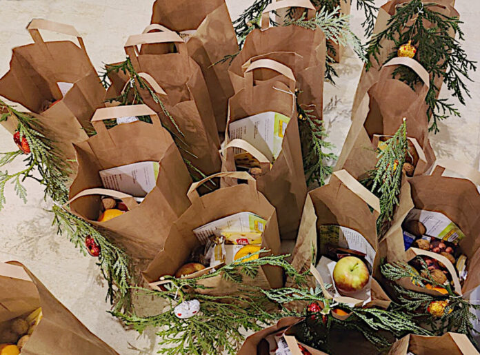 101 Weihnachtstüten gab es als Überraschung. Foto: Verein