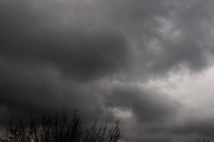 Dunkle Wolken ziehen auf. Foto: Volkmann