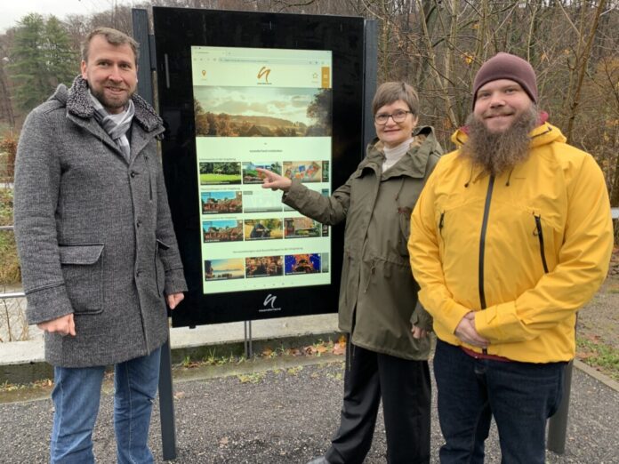Das von REACT-EU geförderte Projekt ist erfolgreich abgeschlossen. Darüber freuen sich: Arne Jährling, Bärbel Auffermann und Michael Rosenbaum. Foto: Kreis ME