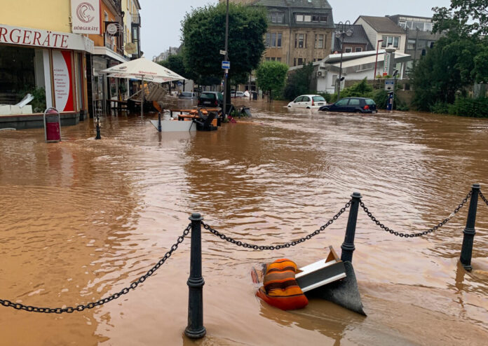 Anhaltender Dauerregen kann zu Wasserschäden in den eigenen vier Wänden führen. Foto: VZ NRW