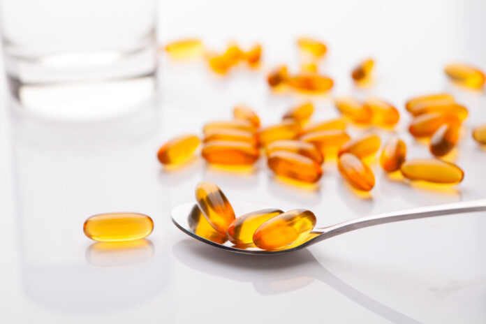 Menschen mit einer Herzerkrankungen sollten Omega-3-Kapseln nicht ohne vorherigen ärztlichen Rat einnehmen. Foto: VZ NRW/adpic
