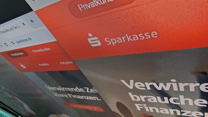 Die persönlichen Kontodaten sollte man ausschließlich über die offiziellen Kanäle der Sparkasse prüfen. Foto: Volkmann