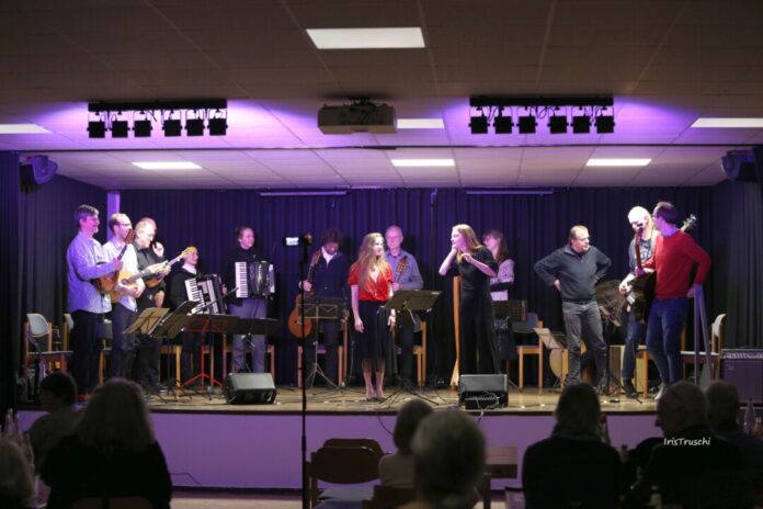 Das interkulturelle Ensemble Al Watan gastierte im Kulturbistro. Foto: Iris Truschinski