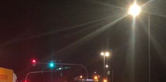 Auf der Berghausener Straße in Langenfeld hatten sich ebenfalls Landwirte mit ihren Traktoren versammelt. Foto: Polizei