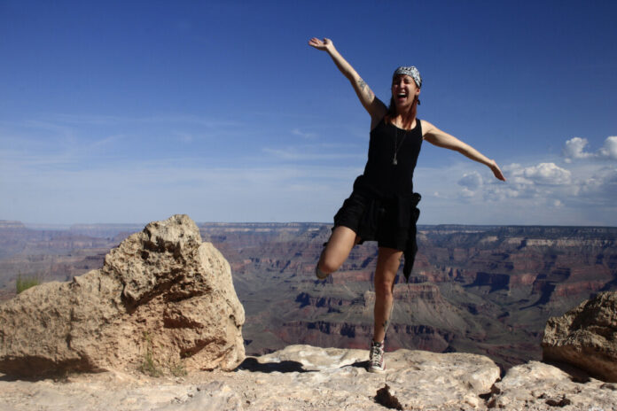 Sarah Bauer vor der Weite des Grand Canyons. Fotorechte: Sarah Bauer
