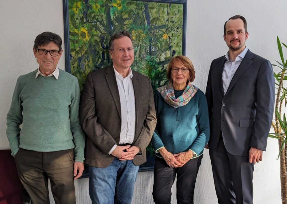 Freude über den Ermittlungserfolg: Manfred Hoffmann, Ev.- ref. Kirchengemeinde, Bürgermeister Rainer Ritsche, Adelheid Heiden, Vorsitzende Bürgerverein Wülfrath, Mario Burda, Lhoist Germany. Foto: Stadt Wülfrath