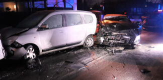 Zwei der beschädigten Autos. Foto: Polizei