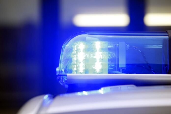 Blaulicht einer Polizeiwagen-Sirene.