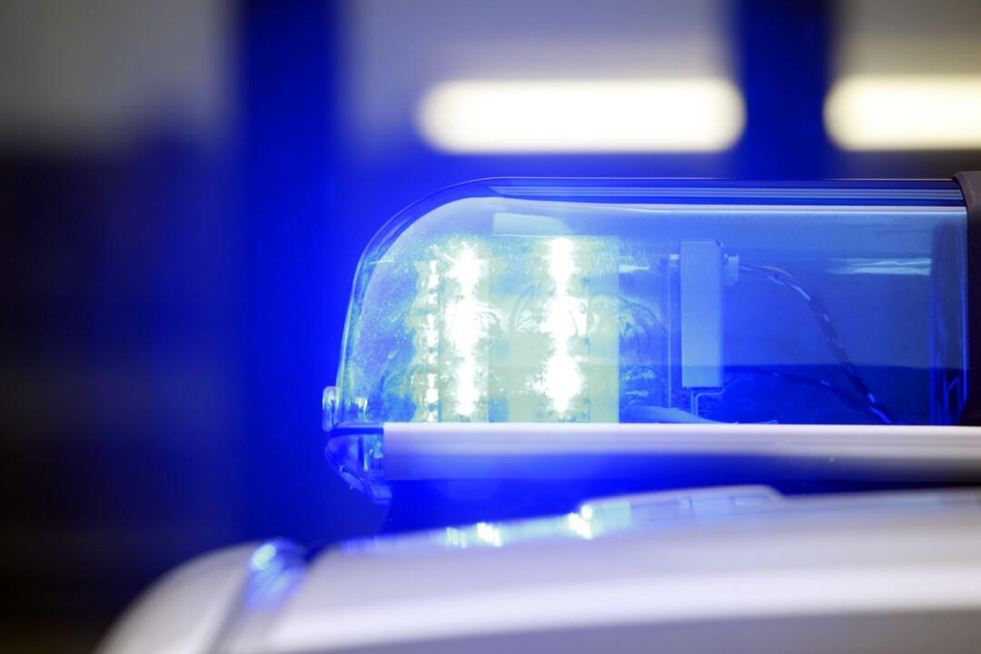 Blaulicht einer Polizeiwagen-Sirene.