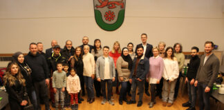 und Neubürger im großen Sitzungssaal des Rathauses. Foto: Stadt Erkrath