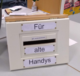 Sammelbox für alte Handys Recycling.