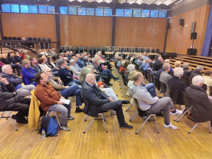 In der Aula des Heinrich-Heine-Gymnasiums findet die Diskussionsveranstaltung statt. Foto: Verein