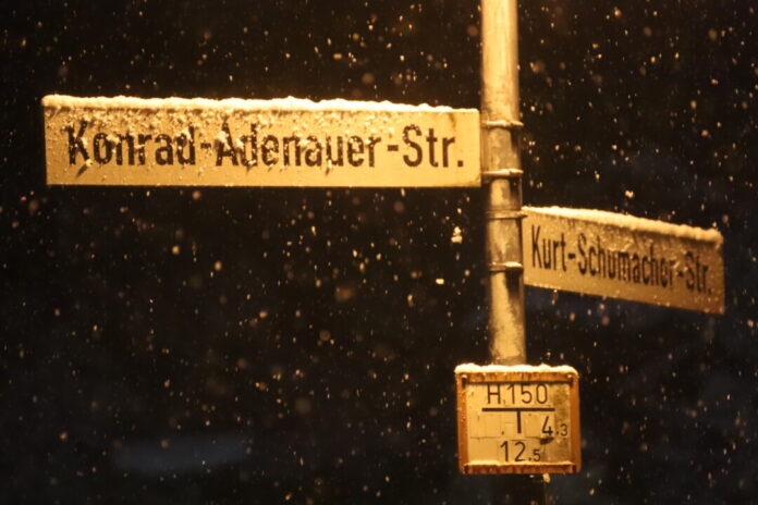 Der Schnee fällt in den Städten im Kreis Mettmann bereits seit der Nacht. Foto: Volkmann